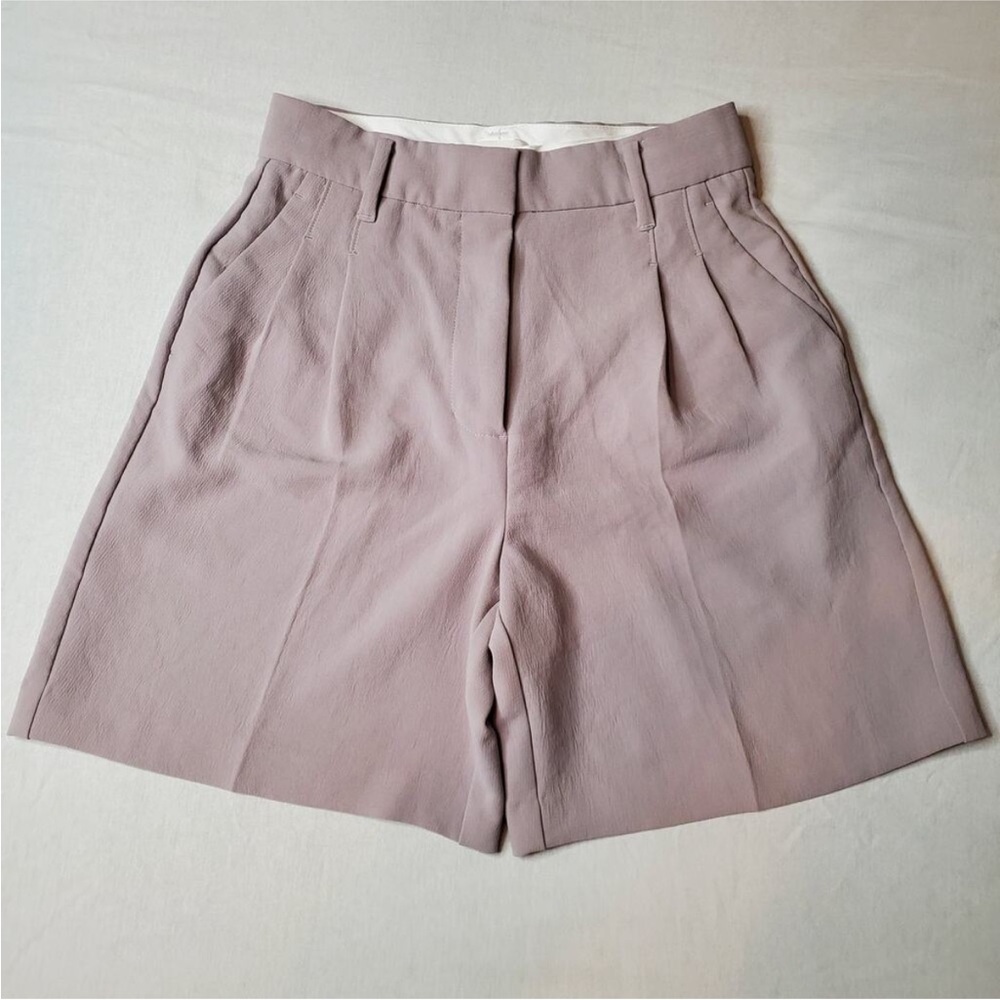 Aritzia Effortless Shorts Grey Size 4